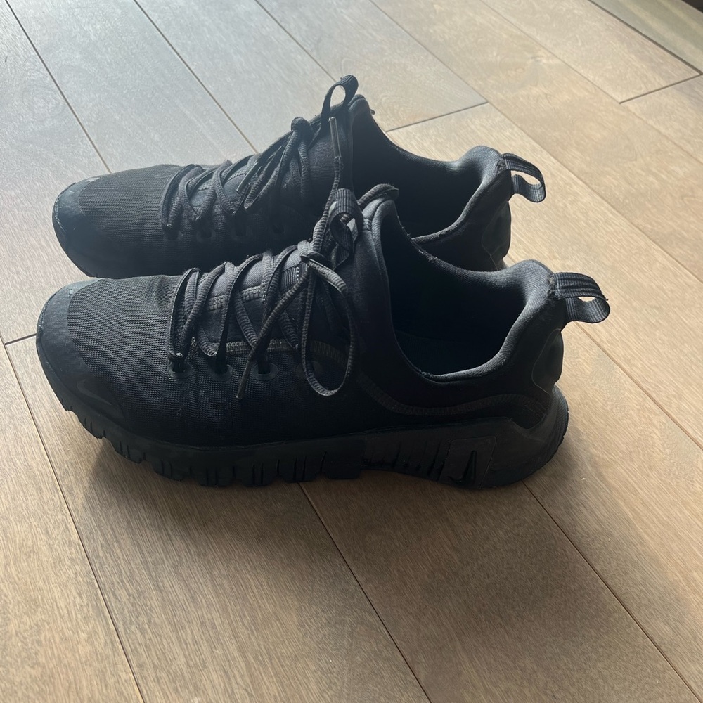 Men's All-Black Lightweight Athletic Sneakers Nike